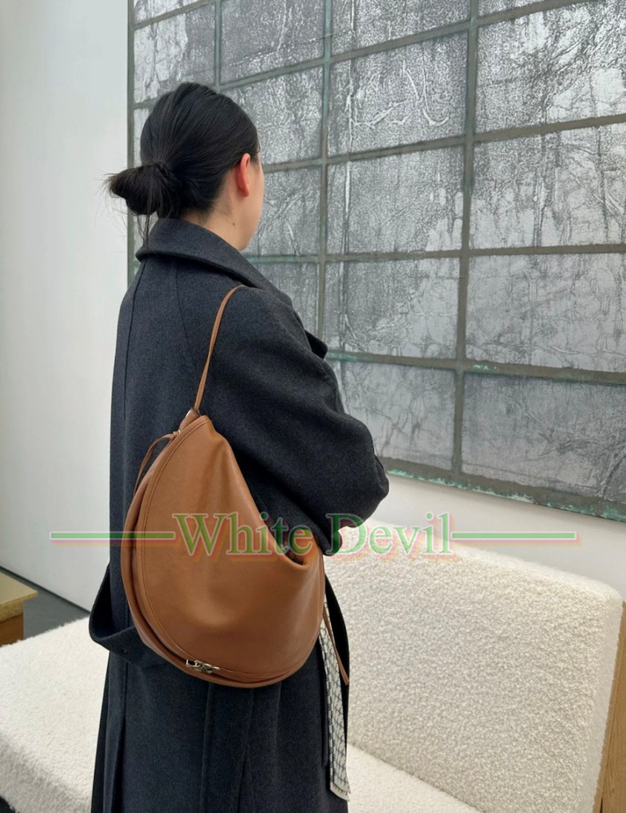 하얀악마 레플리카 셀린느 하프문 (1).jpg