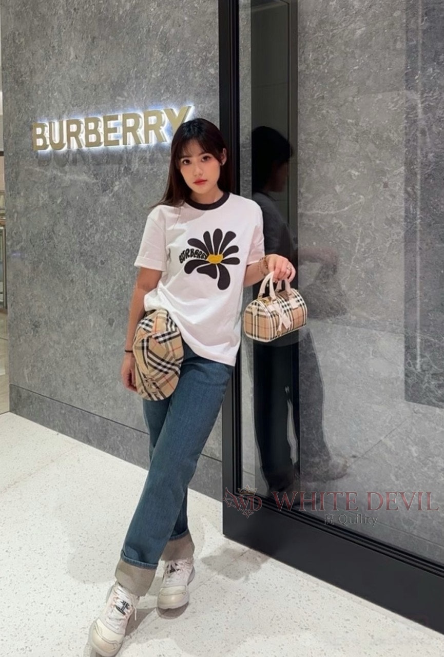 하얀악마 레플리카 버버리 반팔티 (2).jpg