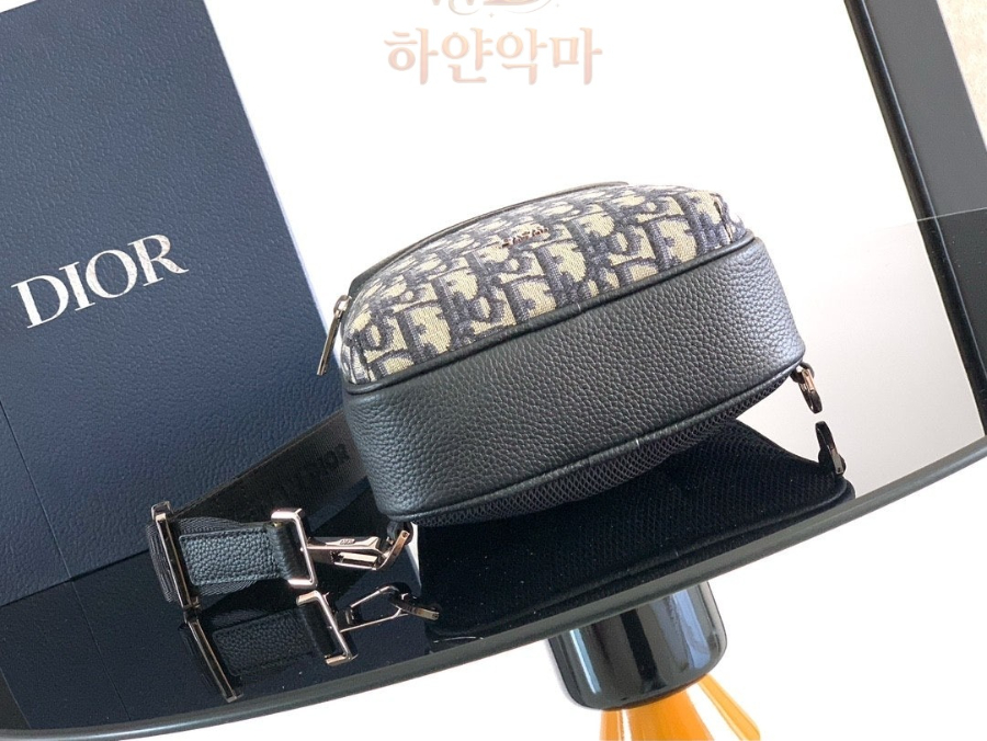 디올 슬링백 가방 레플리카 (3).jpg