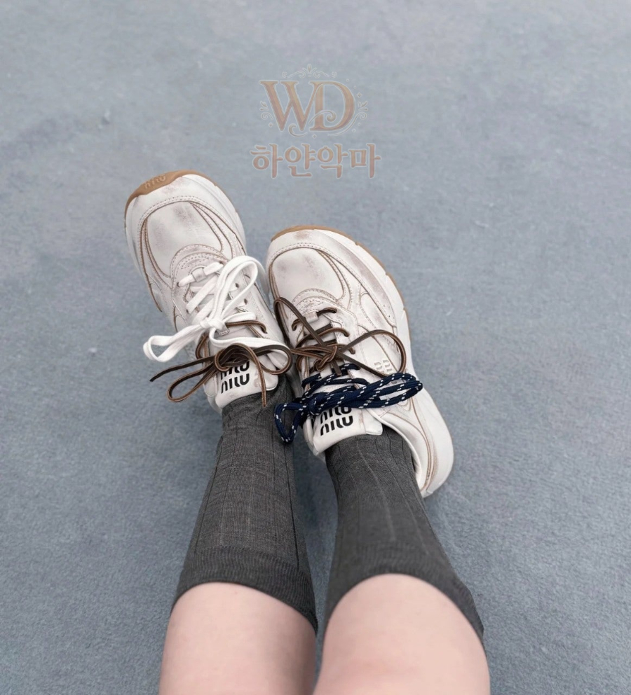 미우미우-레플리카-여자-운동화-2.jpg