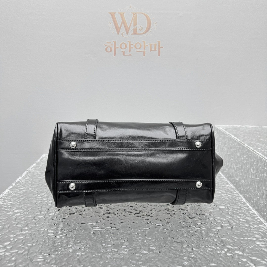 미우미우-토트백-신상-8.jpg