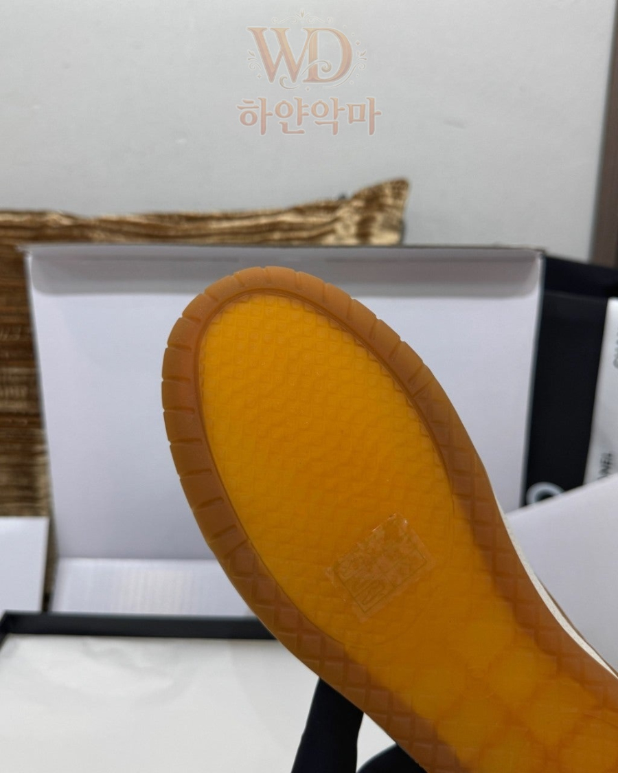 샤넬-클로그-운동화-17.jpg