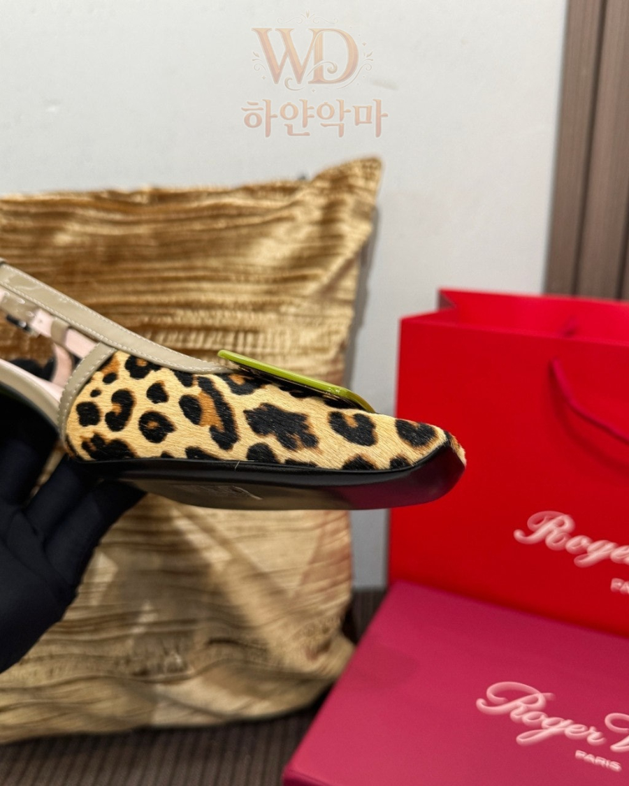 로저비비에-통급-스퀘어-샌들-13.jpg