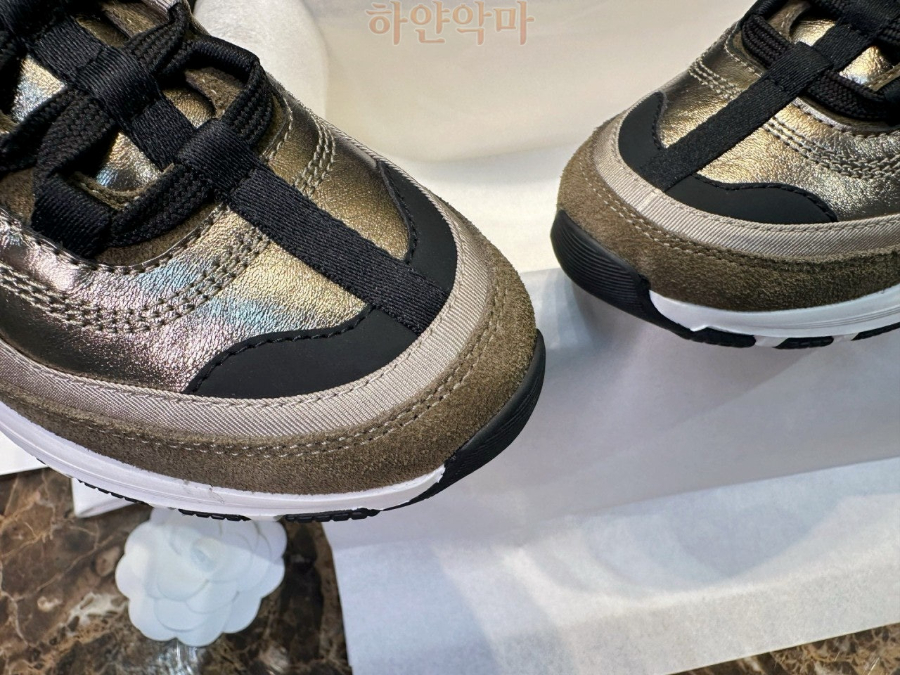 샤넬-메탈릭-운동화-10.jpg