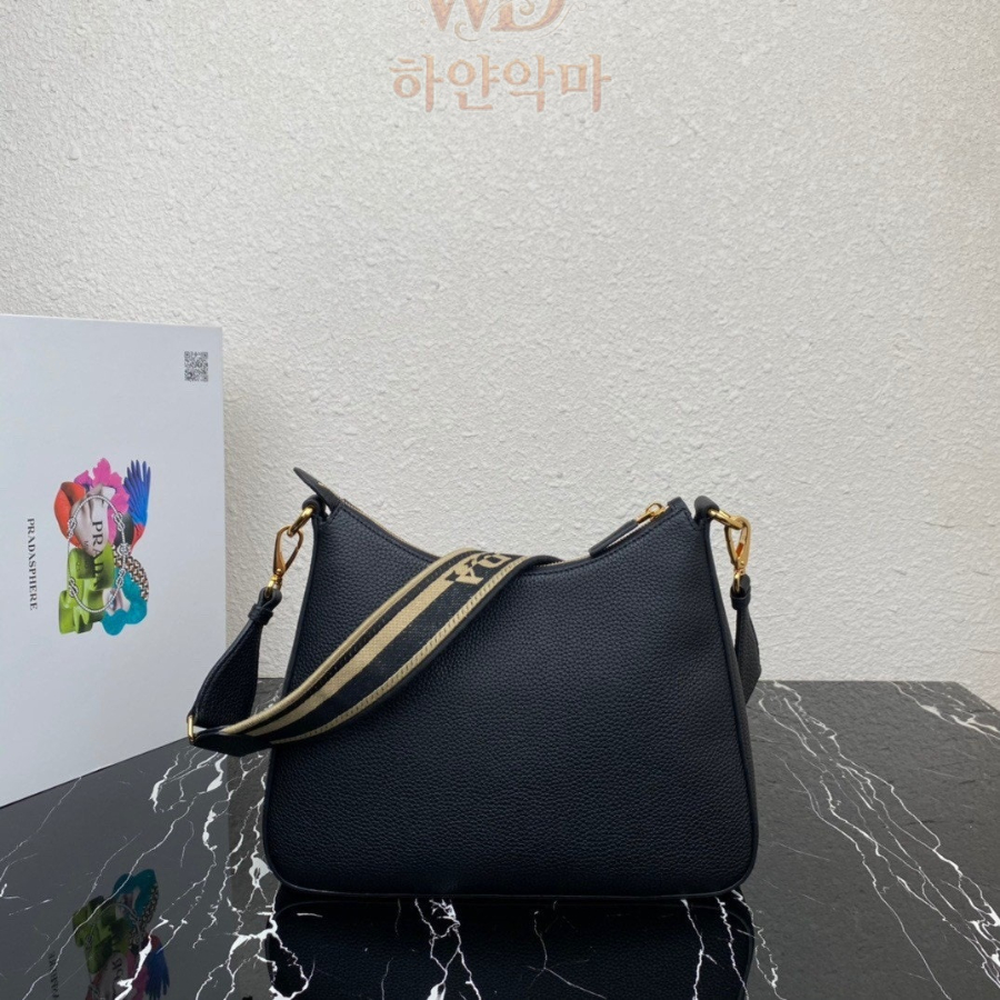프라다-숄더백-명품-2.jpg