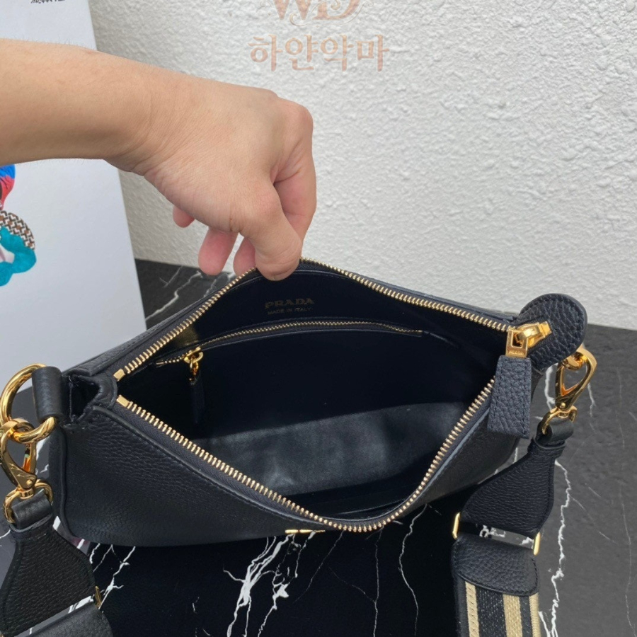 프라다-숄더백-명품-8.jpg