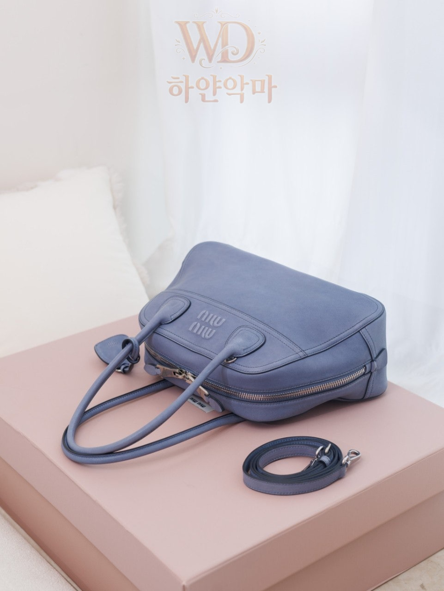 미우미우-비방-토트백-가방추천-10.jpg