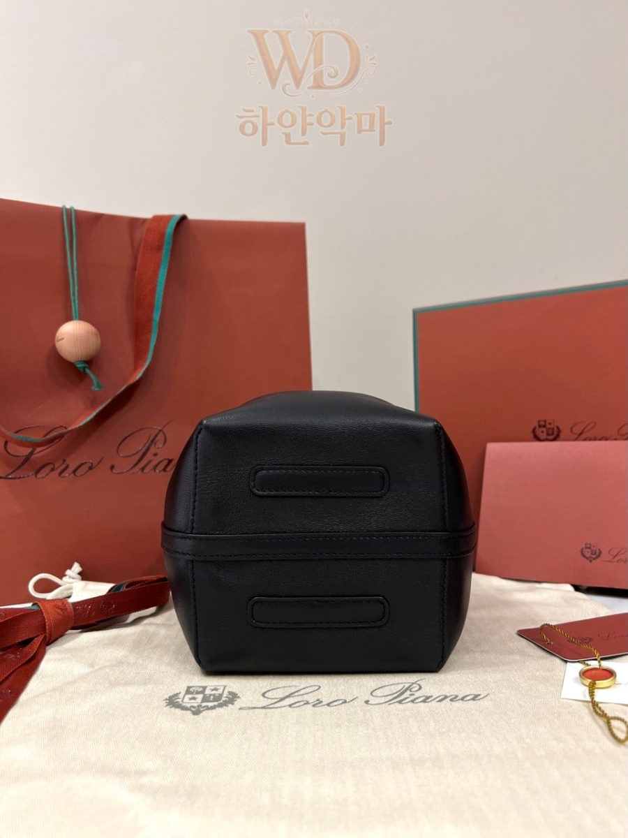 로로피아나-명품가방-추천-버킷백-9.jpg