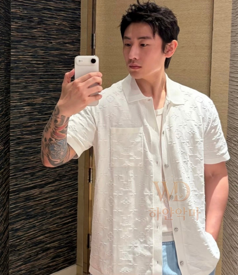 루이비통2026-반팔니트폴로-남성의류-1.jpg