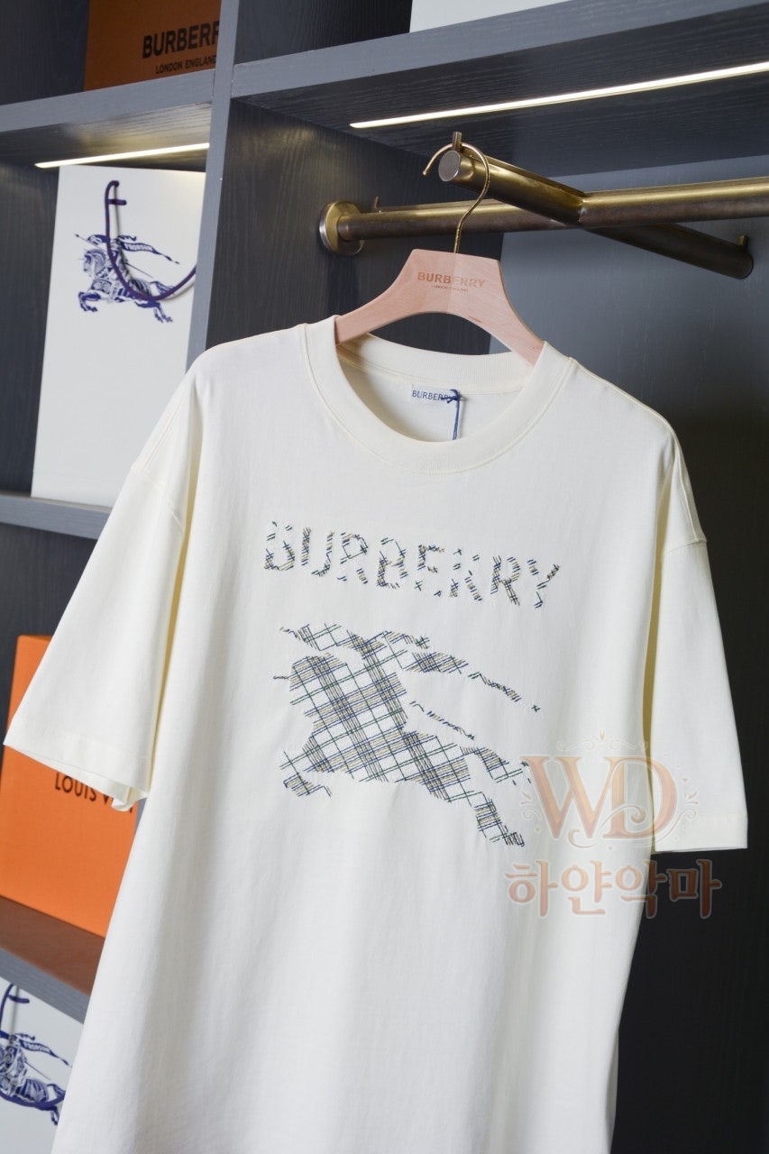 2026버버리신상-남자반팔티셔츠-4.jpg