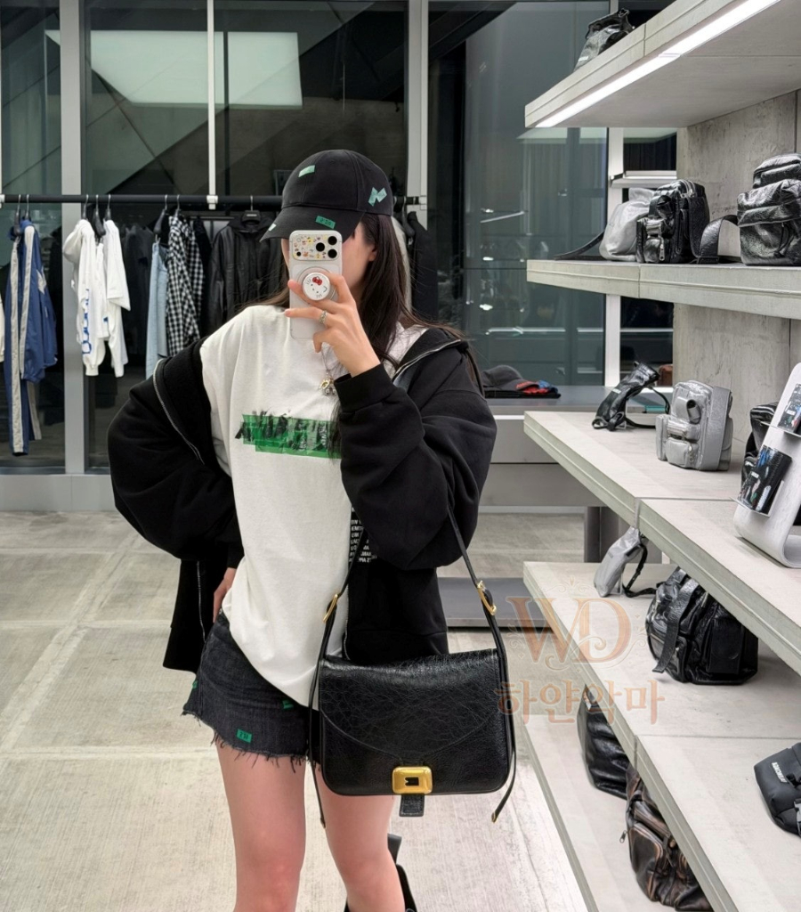 발렌시아가클리카-여자숄더백-하얀악마가방-1.jpg