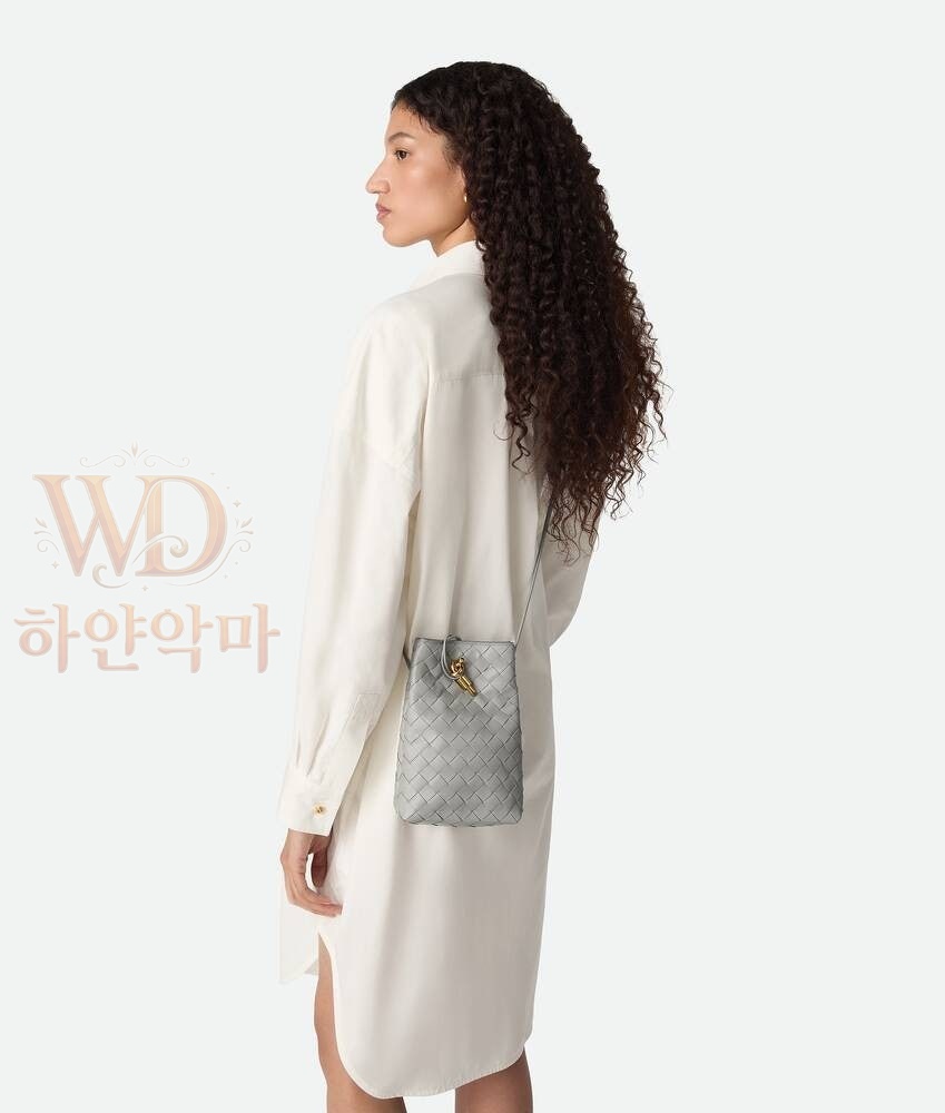 보테가베네타파우치백-843890-하얀악마-1.jpg