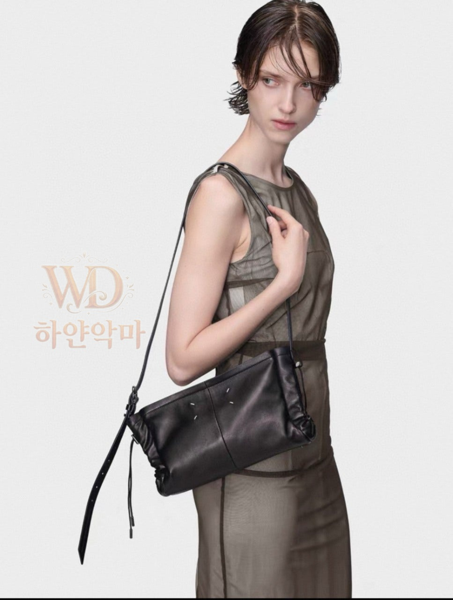 메종마르지엘라숄더백-하얀악마-1.jpg