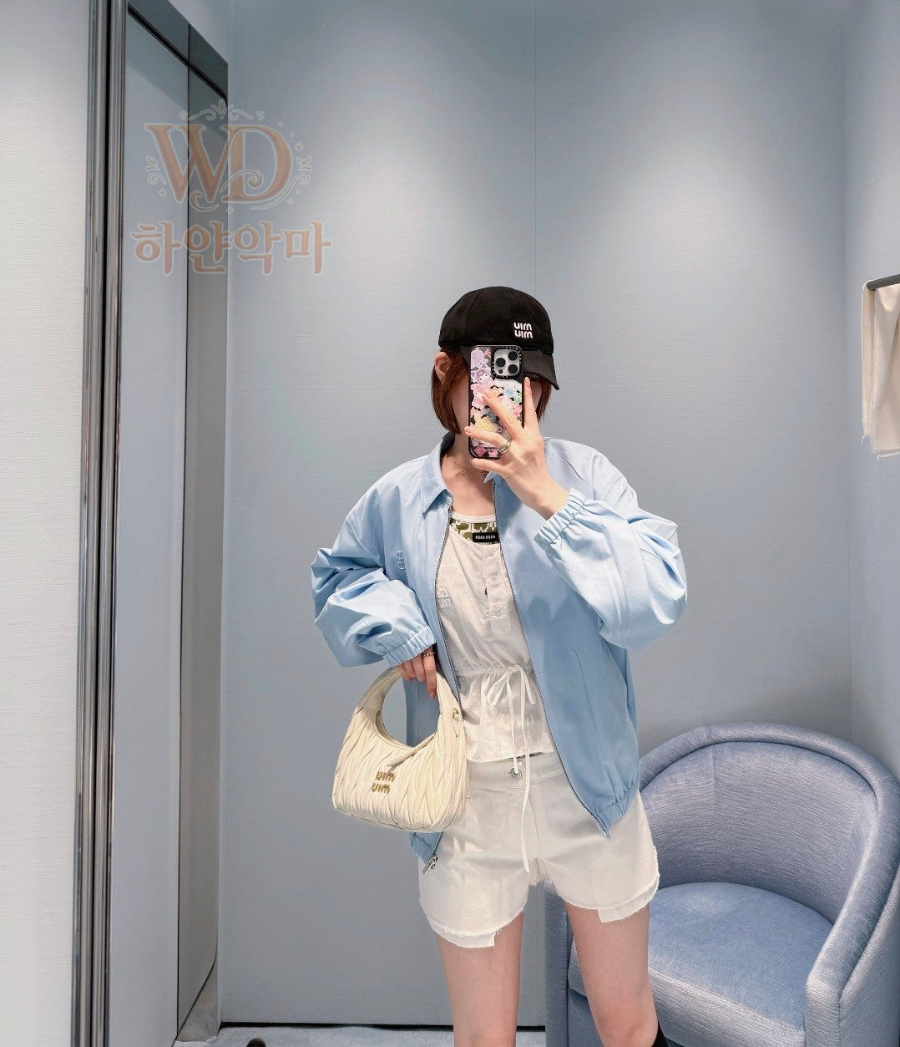 하얀악마-미우미우신상점퍼-1.jpg