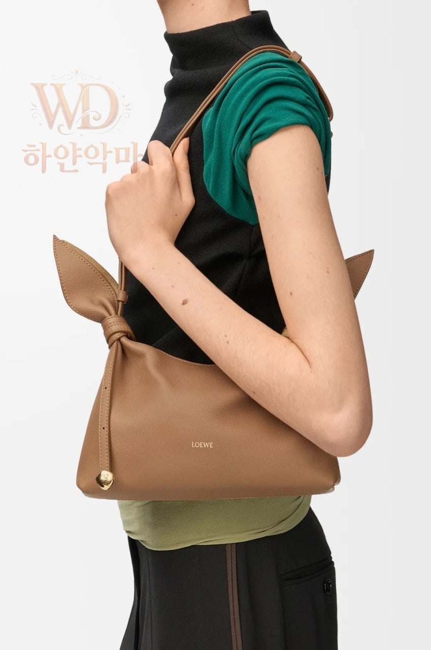 로에베스카프백-하얀악마-1.jpg