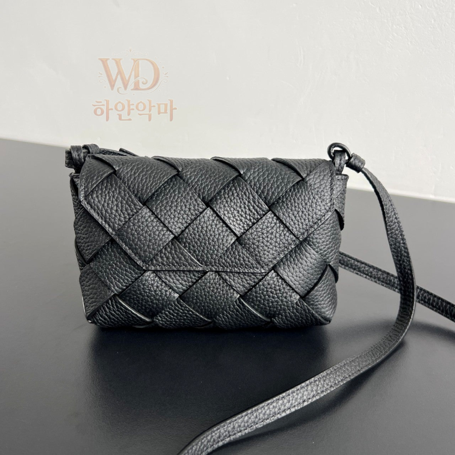 보테가디아고크로스백-하얀악마-2.jpg