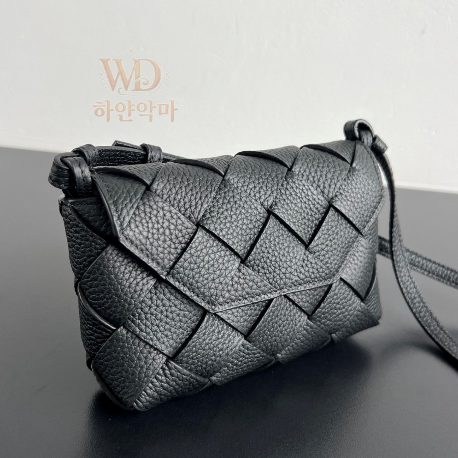 보테가디아고크로스백-하얀악마-3.jpg