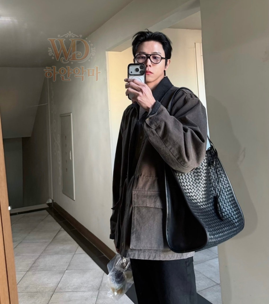 보테가코리에레메신저백-867484-하얀악마-1.jpg