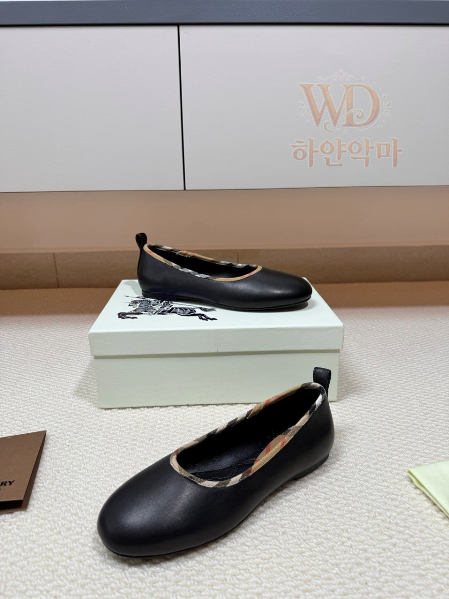 버버리2026플랫슈즈-하얀악마-2.jpg