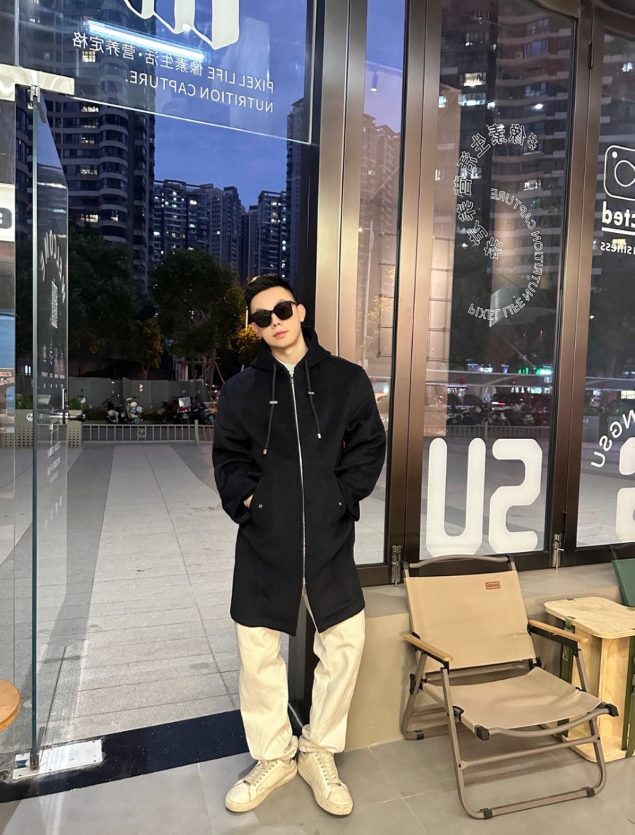 남자-로에베후드롱코트-1.jpg